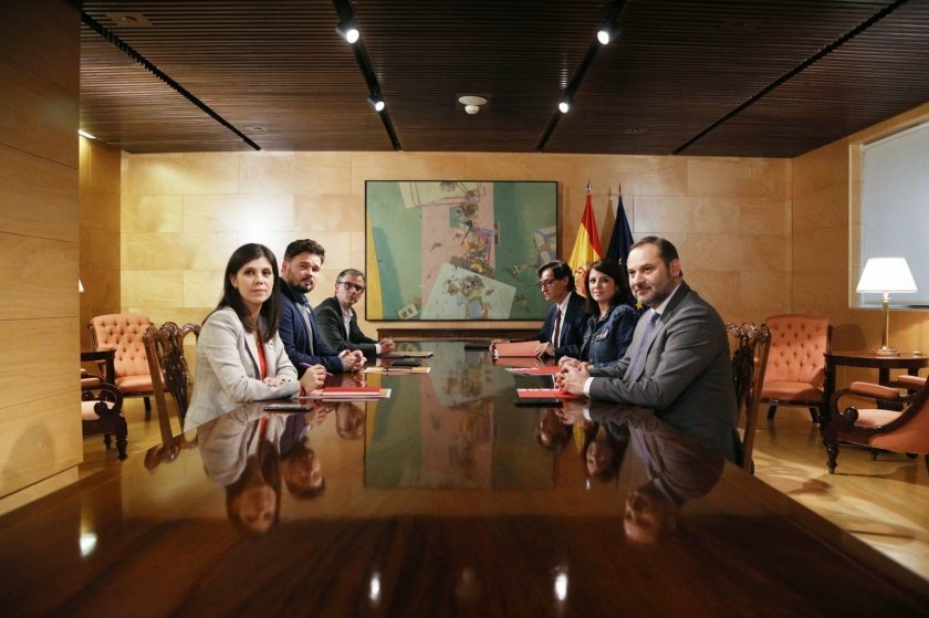   Esquerra gets PSOE to come to the negotiating table between the governments of Catalonia and Spain to tackle the political conflict  