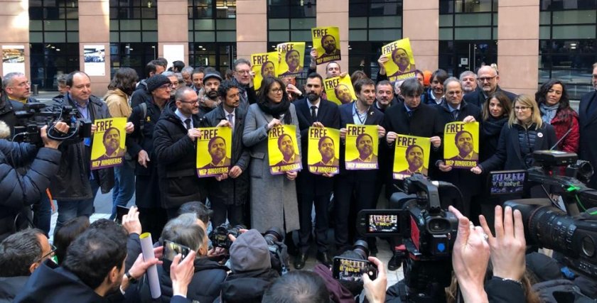   Esquerra Republicana supports MEPs Puigdemont and Comín and demands justice for Oriol Junqueras  