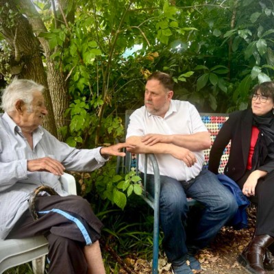 Esquerra leaders Oriol Junqueras and Diana Riba meet Pepe Mujica and will attend the inauguration of the next president of Uruguay