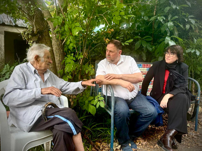   Esquerra leaders Oriol Junqueras and Diana Riba meet Pepe Mujica and will attend the inauguration of the next president of Uruguay  