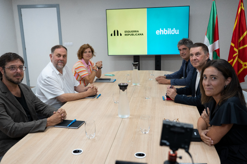   Esquerra Republicana and EH Bildu meet in Donostia to address the new political term  