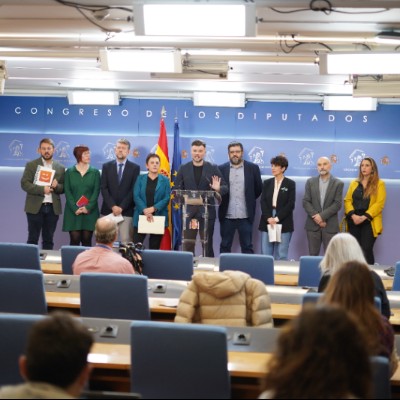 The Esquerra, EH Bildu, EAJ-PNB, BNG, Comuns, Compromís, and Més per Mallorca groups introduce a bill for an Organic Law guaranteeing true multilingualism in Spain