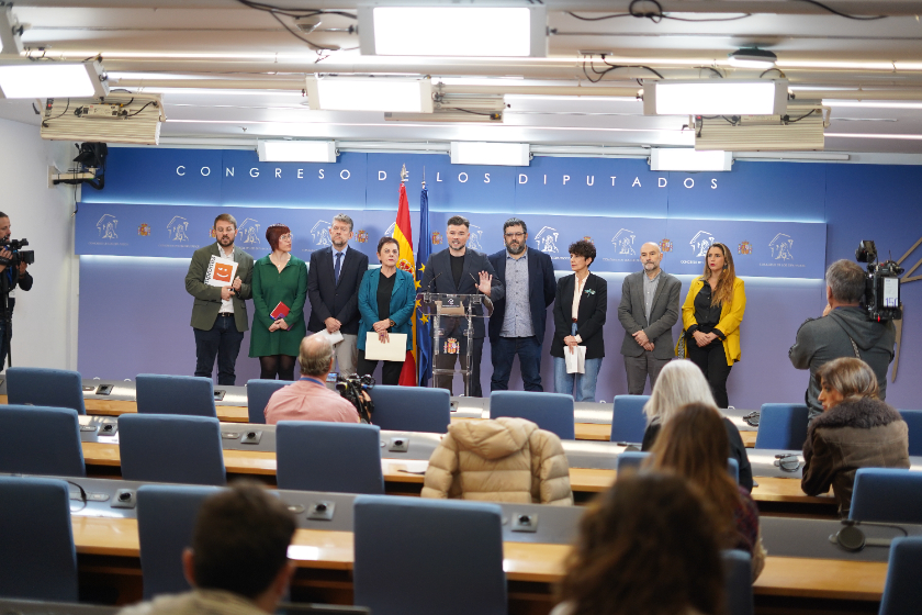   The Esquerra, EH Bildu, EAJ-PNB, BNG, Comuns, Compromís, and Més per Mallorca groups introduce a bill for an Organic Law guaranteeing true multilingualism in Spain  