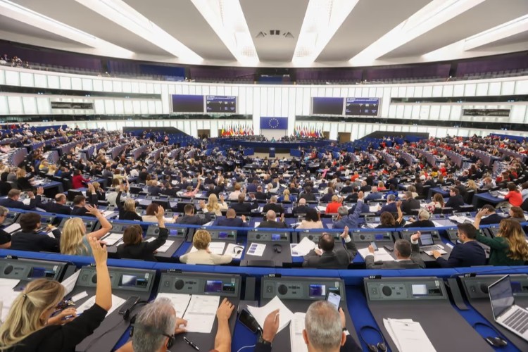 Esquerra Republicana local government officials address Von der Leyen in a letter denouncing the recentralisation of European Funds